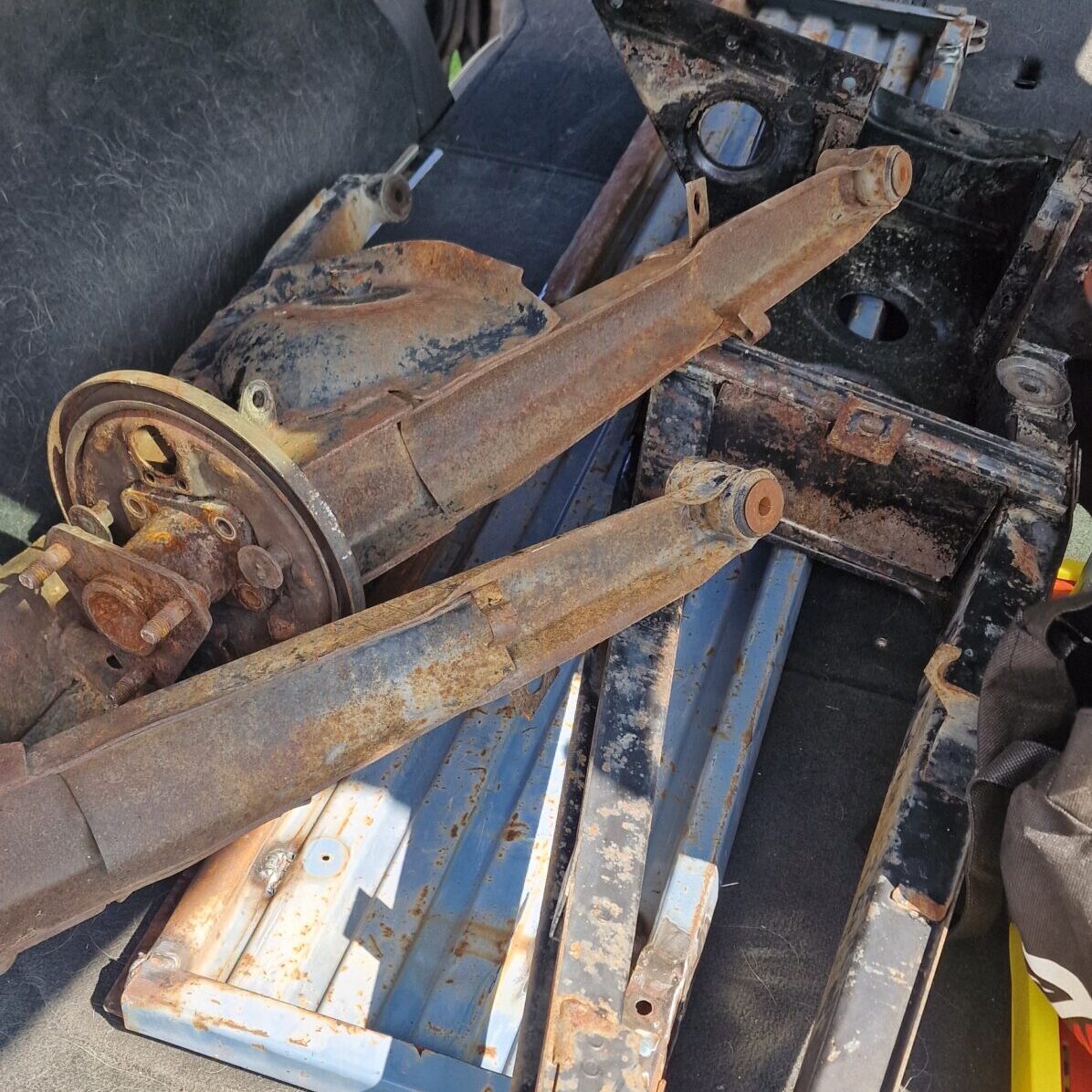 Sandzustrahlende Teile