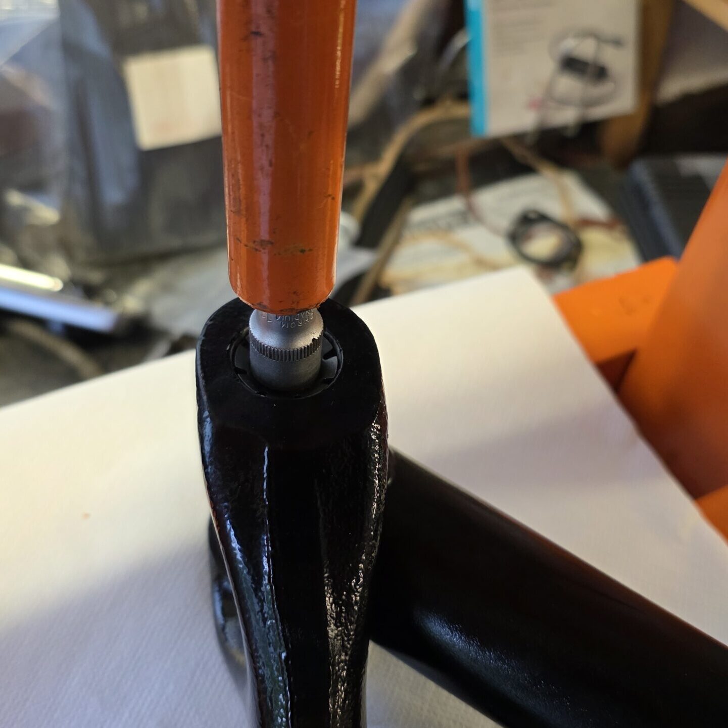 Schwingenlager einpressen